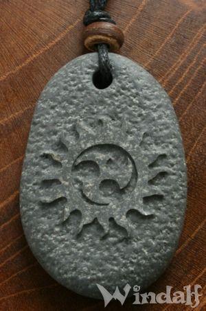 WINDALF Britischer Anhänger TRIMA 4.5 cm Triskele & Sonne Handarbeit