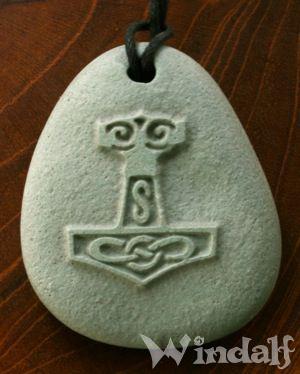 WINDALF Anhänger THAMIR Thors Hammer grün-grauer Stein - Windalf.de