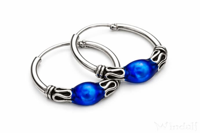 WINDALF Vintage Damen Creolen KILA &Oslash; 14 mm Bohemia Ohrschmuck mit blauer Kugel Handarbeit Silber - Windalf.de