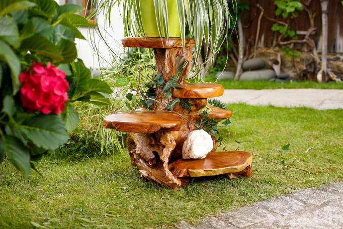 WINDALF Rustikale Blumenbank mit 5 Ablagen FRODO 85 cm Unikat Pflanzen